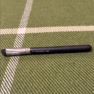 MAC Cosmetics 106S Black Makeup Brush